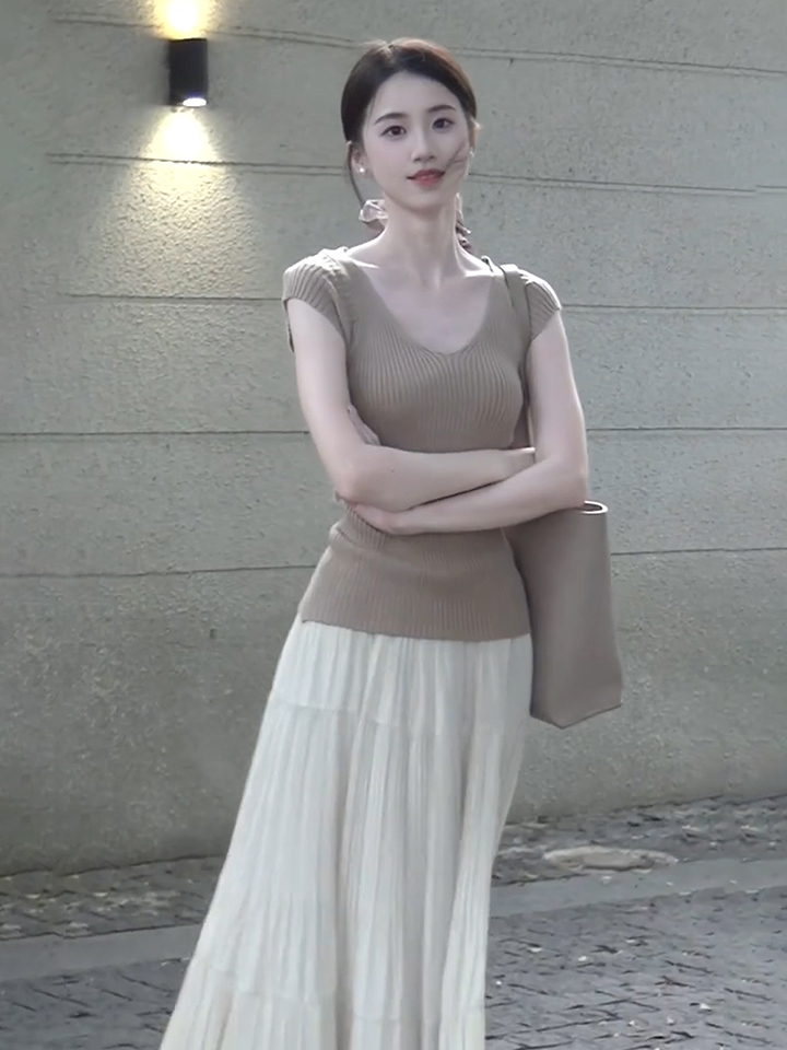 Women's Knit Short Sleeve Pleated Long Loose Fairy Two-Piece Skirt Set - Image 4
