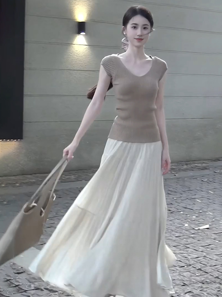 Women's Knit Short Sleeve Pleated Long Loose Fairy Two-Piece Skirt Set