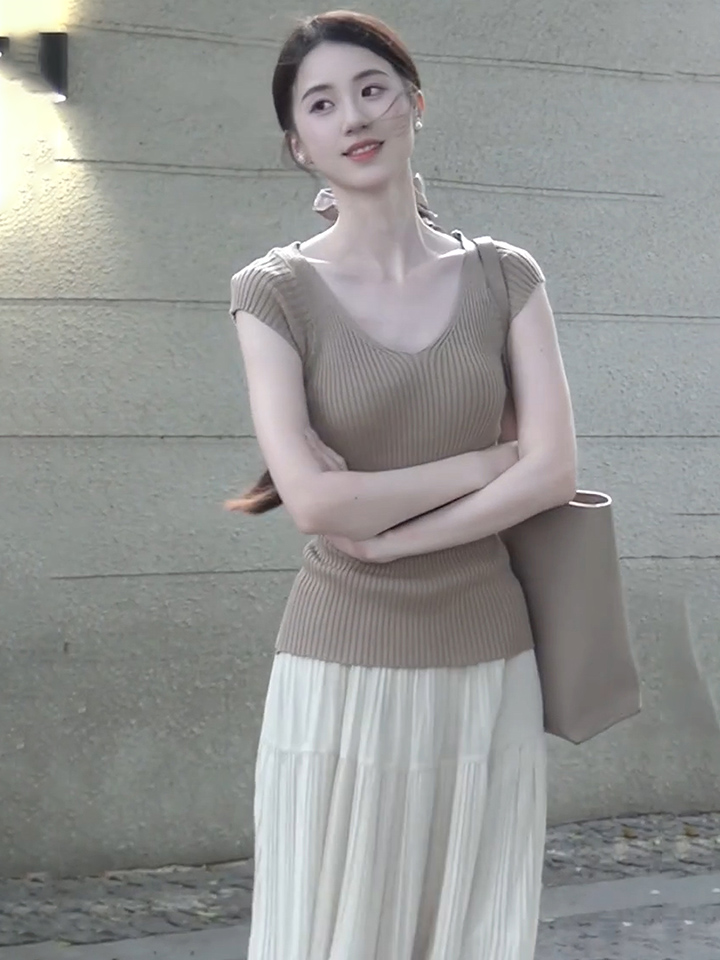 Women's Knit Short Sleeve Pleated Long Loose Fairy Two-Piece Skirt Set - Image 2