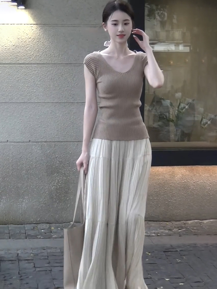 Women's Knit Short Sleeve Pleated Long Loose Fairy Two-Piece Skirt Set - Image 3