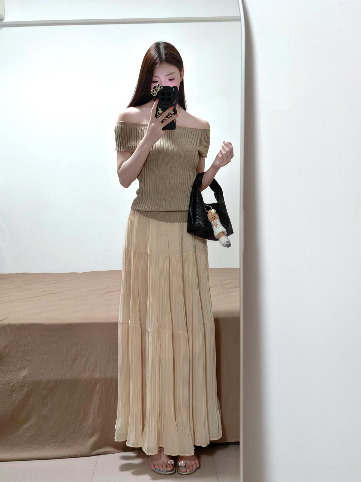 One-Shoulder Knit Top and A-Line Skirt Two-Piece Set - Image 4