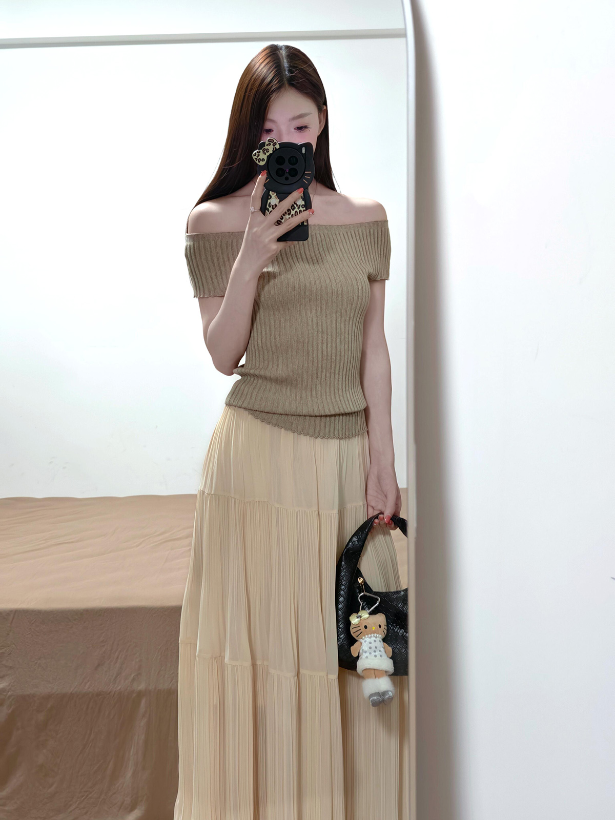 One-Shoulder Knit Top and A-Line Skirt Two-Piece Set - Image 3