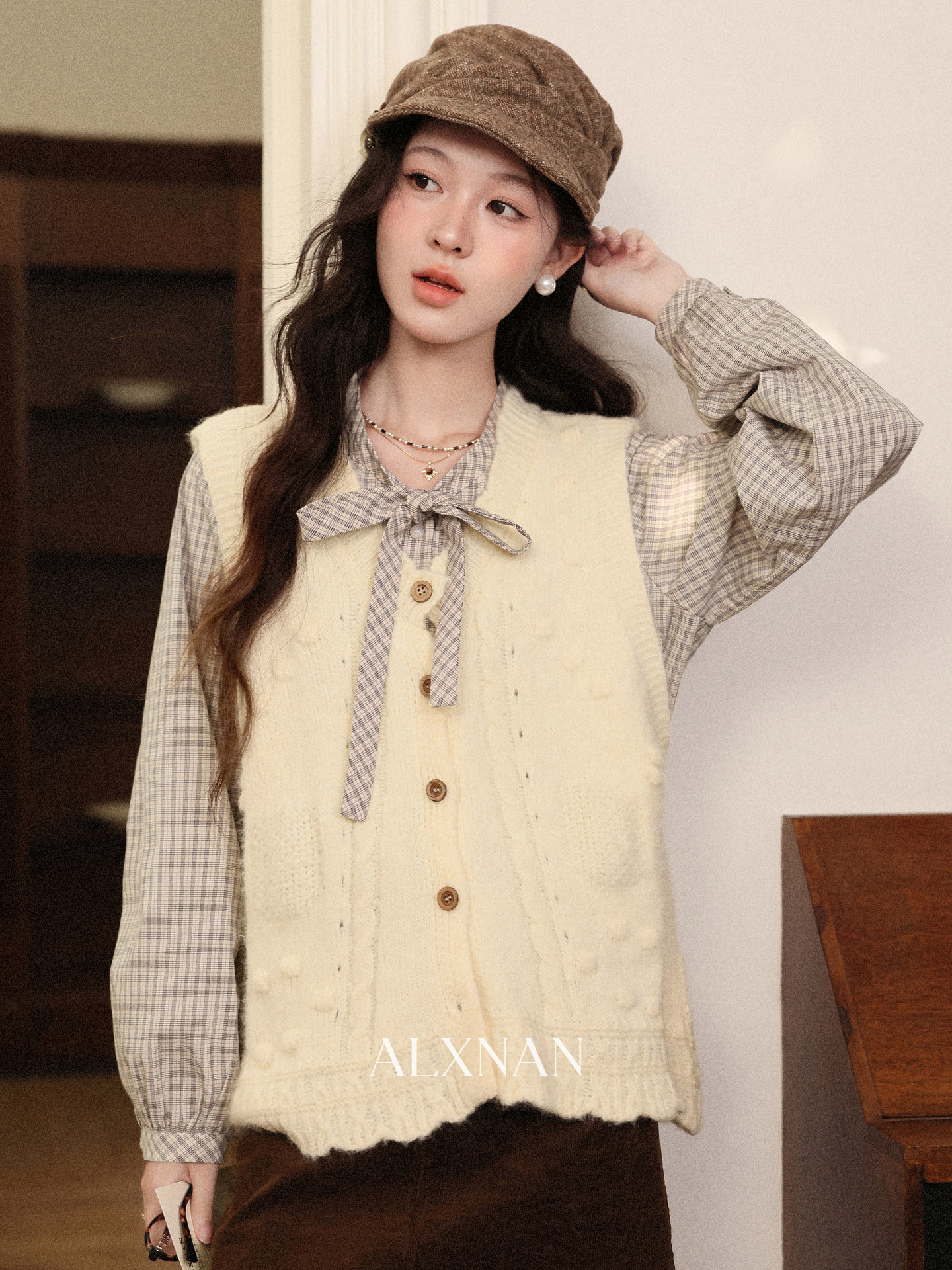 Off-White Women's Vest Retro V-Neck Textured Sleeveless Wool Top - Image 4