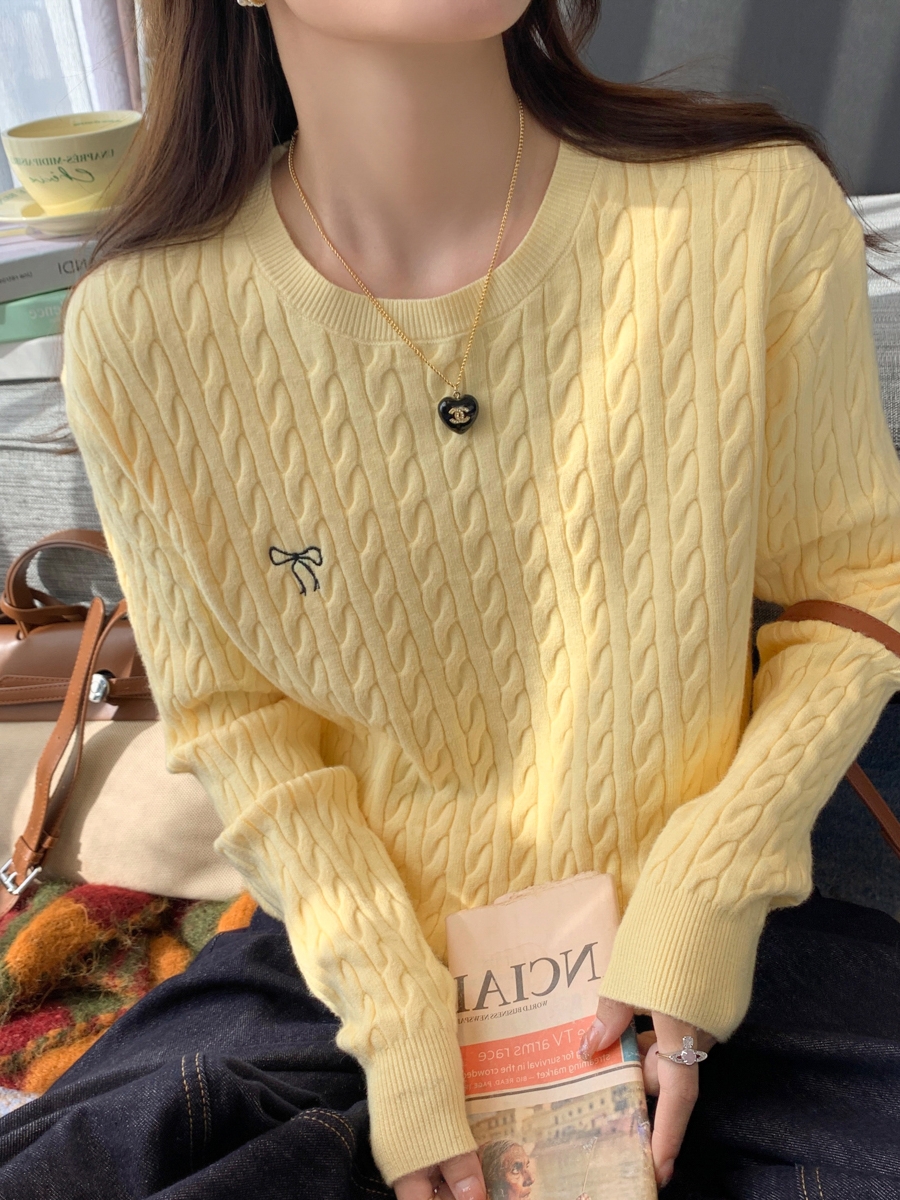 Yellow Low Round Neck Knit Sweater Women Autumn Base Layer 2026 New Style Small Fragrance Top Embroidered Long Sleeve Base Shirt